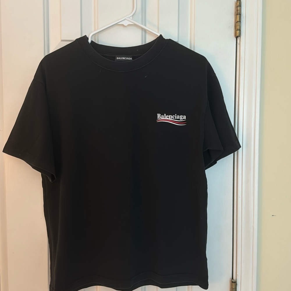 Black T shirt!